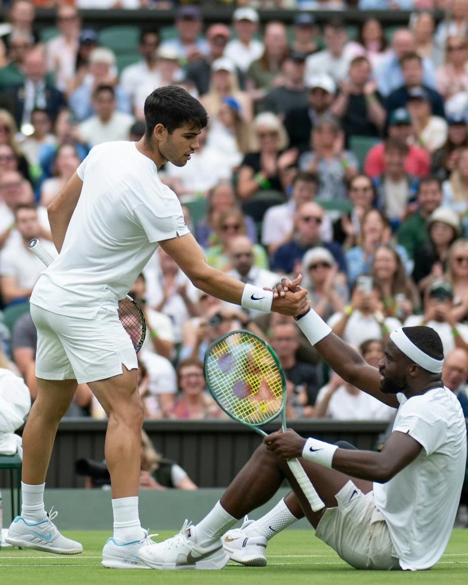 法网翻盘拉沃尔杯,西西帕斯统治全场 法网翻盘拉沃尔杯,西西帕斯统治全场