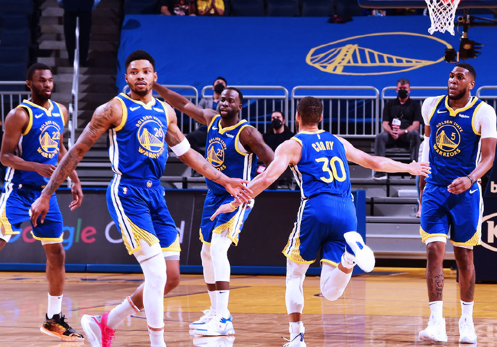 猛龙横扫雷霆,库里带队取胜 猛龙横扫雷霆,库里带队取胜