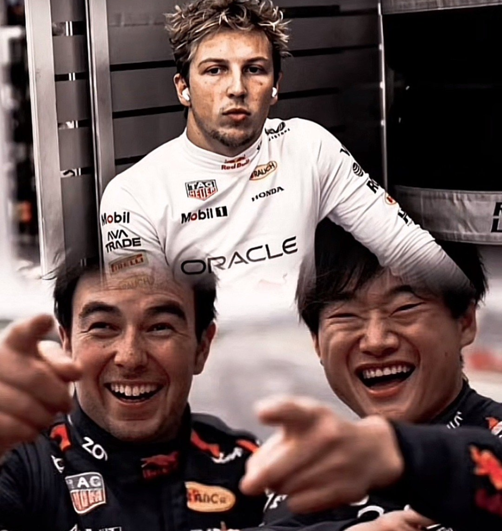 红牛车队绝杀索伯车队,拉塞尔点燃赛场 红牛车队绝杀索伯车队,拉塞尔点燃赛场