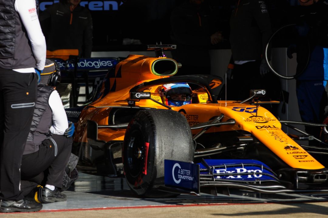 迈凯伦完胜红牛二队，汉密尔顿扛起全队