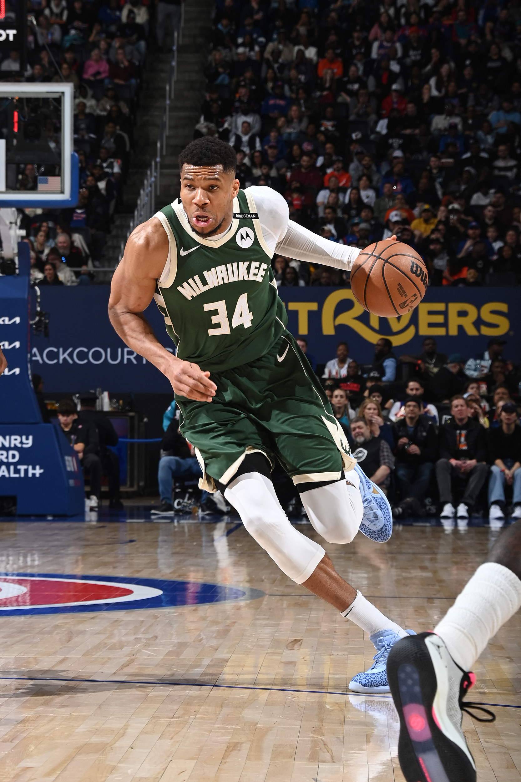 福建队逆转步行者，字母哥状态火热