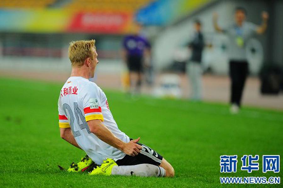 贵州人和主场击败对手，全队合作取胜