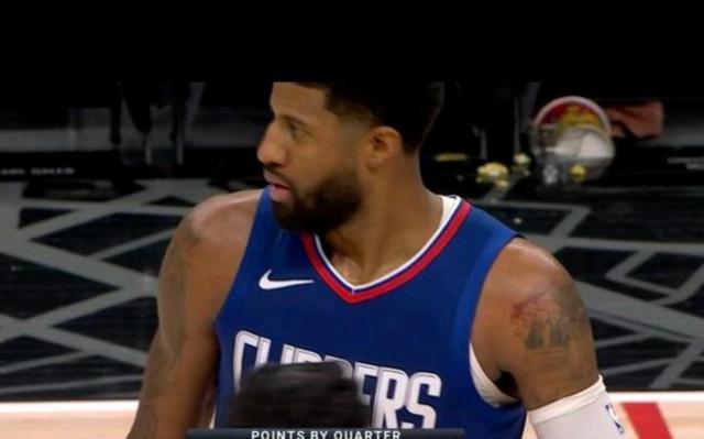 球队失误频频，比赛节奏混乱