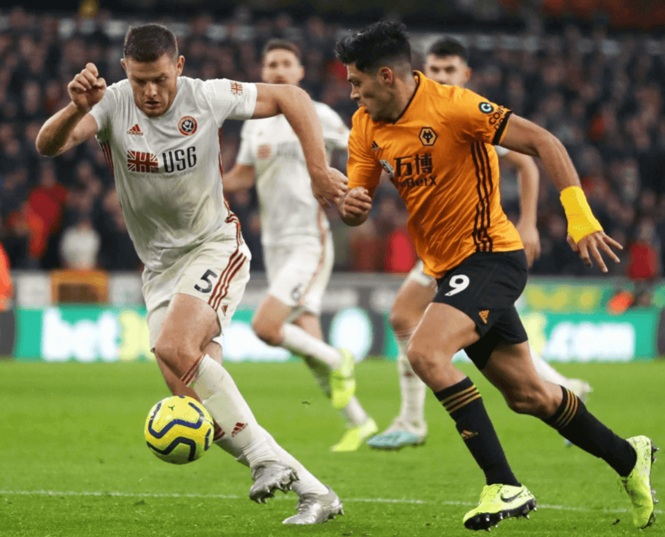 热刺前锋攻势猛烈，轻松战胜对手