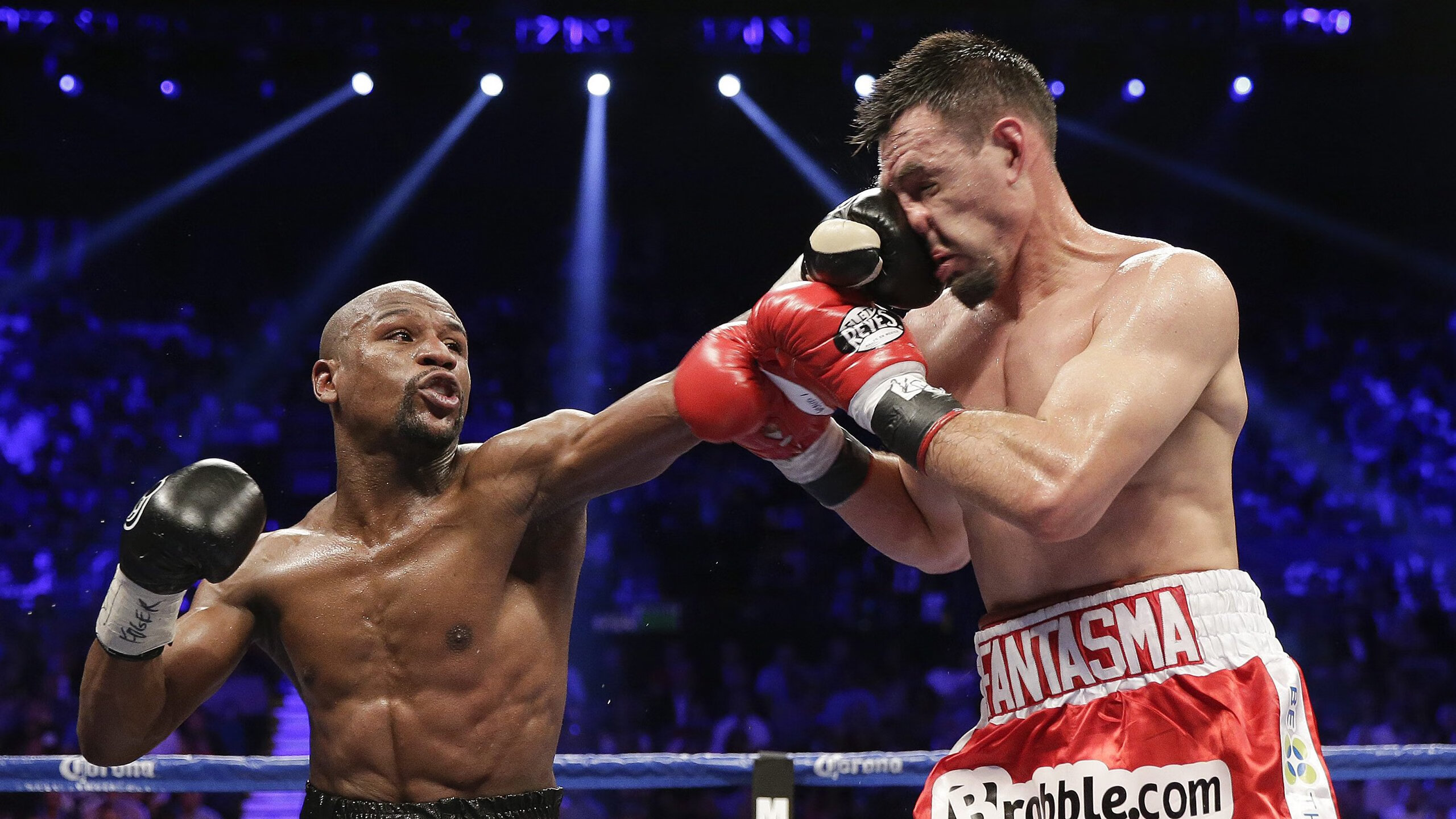 卡塔尔轻取荷兰，奥纳纳在年度焦点之战中接管比赛，重新定义门将角色